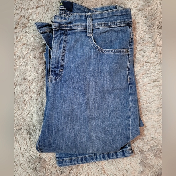 NWOT Gloria Vanderbilt perfect fit petite size 12 straight leg blue jeans - Picture 1 of 4